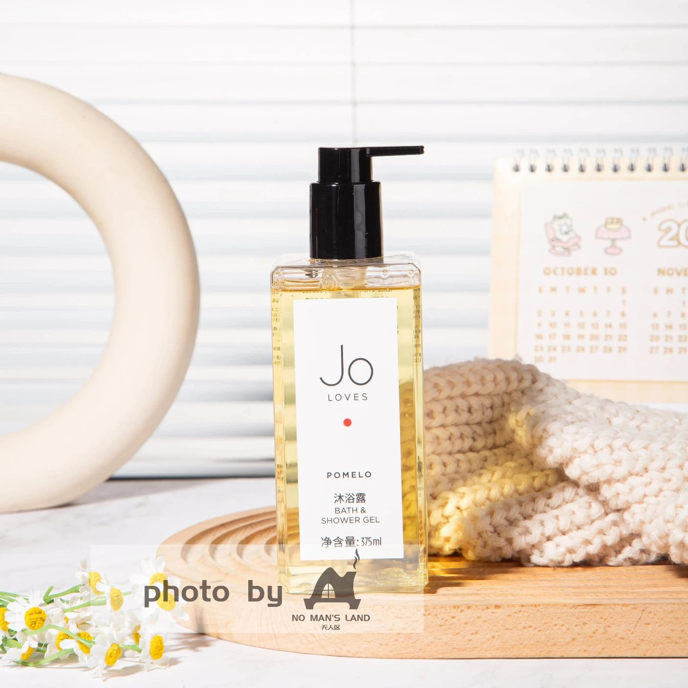 one bottle of JO-LOVES-POMELO-shower-gel