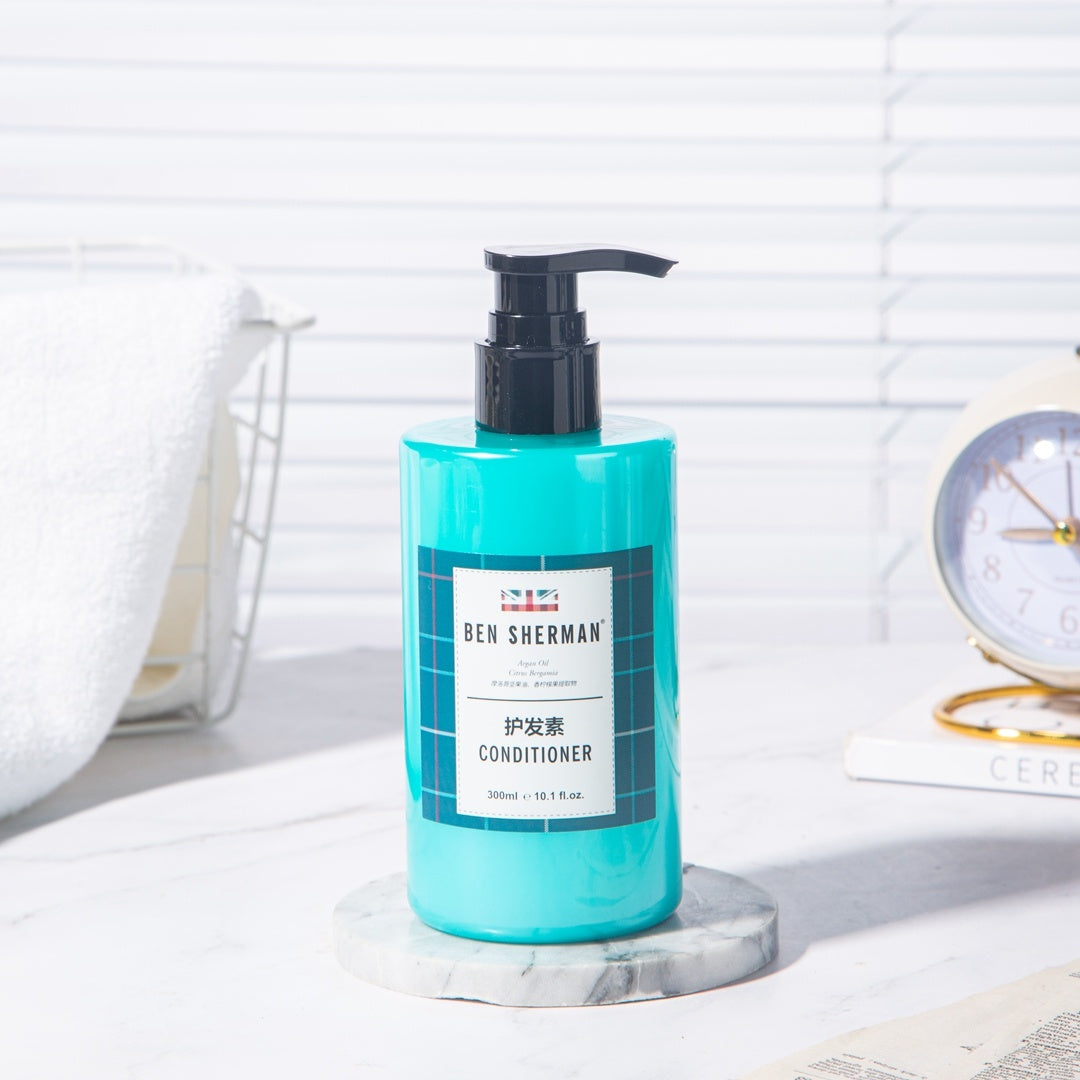 two bottles of BEN SHERMAN hotel onditioner.