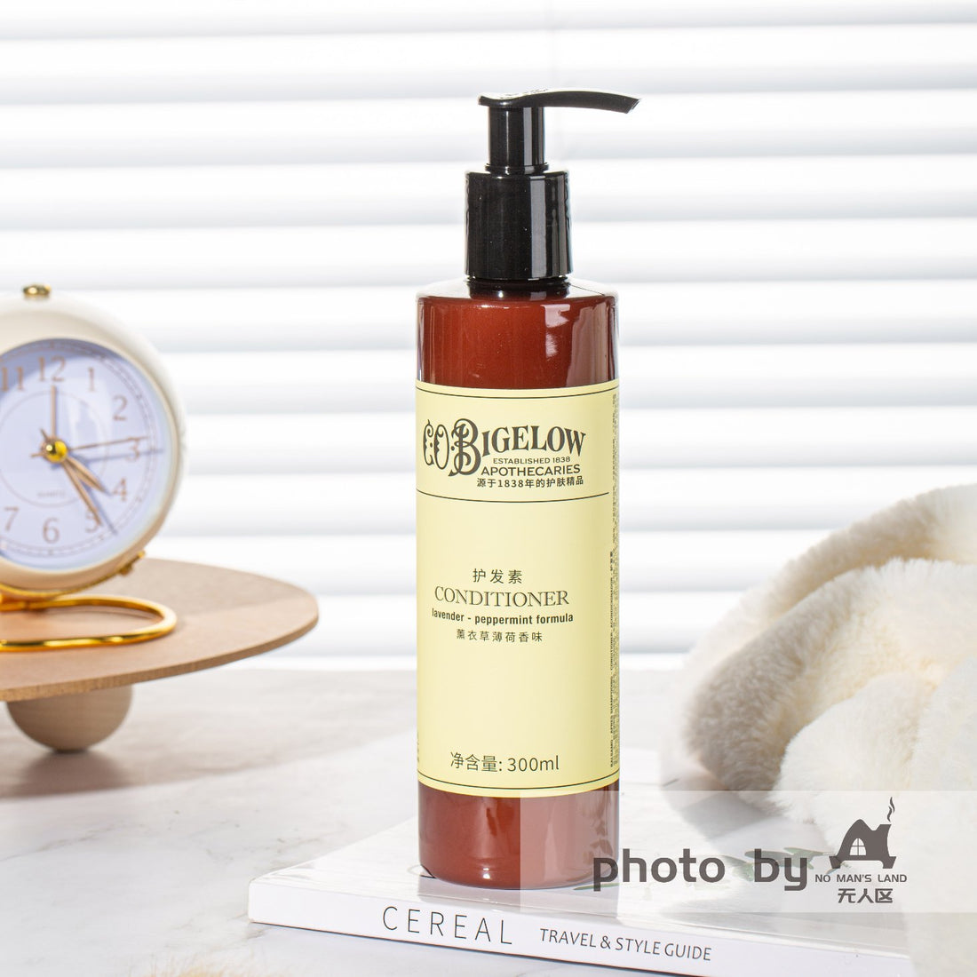 one bottle of C.O. BIGELOW conditioner displayed on the tray.