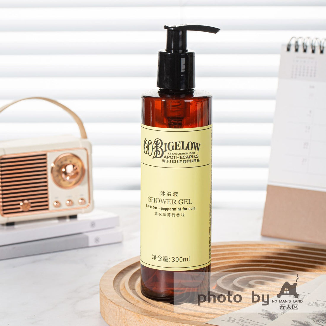 one bottle of C.O. BIGELOW shower gel displayed on the tray.