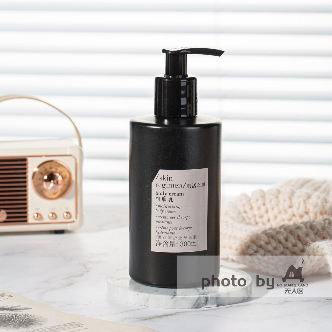 one bottle of DAVINES MOMO body lotion displayed.