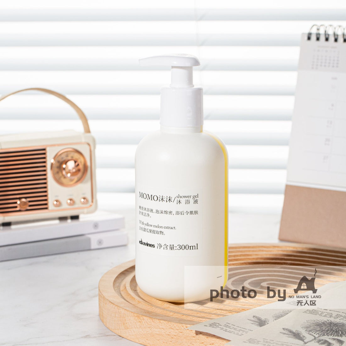 one bottle of DAVINES MOMO shower gel displayed.